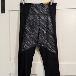 sku#178 Champion Freedom DuoDry Capri Leggings Black Gray | Women’s L | NWT